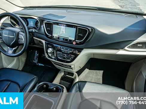 Used 2024 Chrysler Pacifica Touring-L FWD image 25