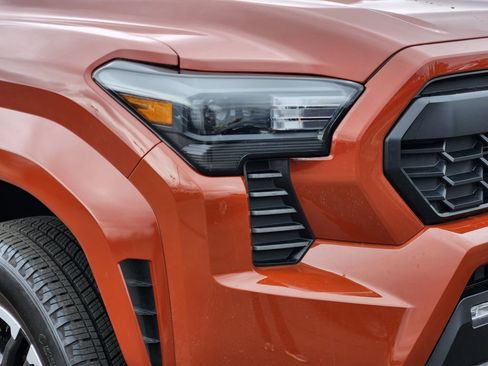 Used 2025 Toyota Tacoma TRD Sport AWD/4WD image 28
