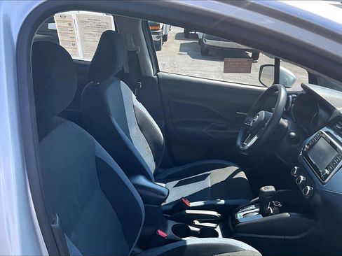 Used 2025 Nissan Versa SV FWD image 7