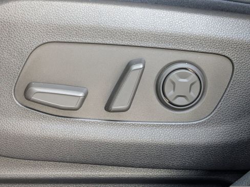 Used 2025 Kia Carnival SX image 29