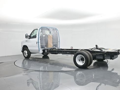 New 2026 Ford E-450 and Econoline 450 Super Duty w/ Power Equipment Group image 6