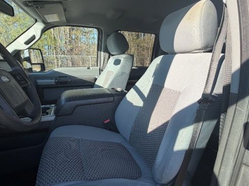 Used 2014 Ford F250 XLT w/ XLT Premium Package image 2