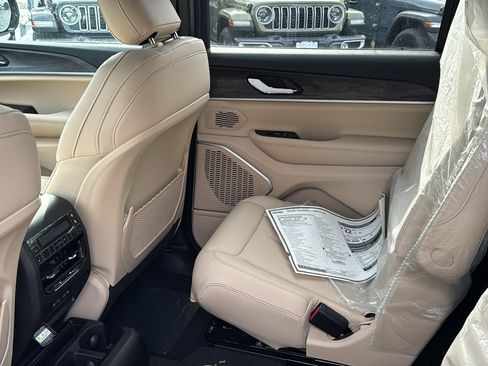 New 2026 Jeep Grand Cherokee L Limited image 28