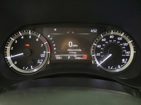 Used 2025 Toyota Highlander XLE FWD image 25