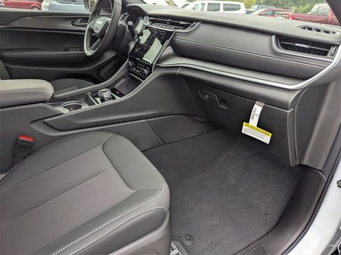 New 2025 Jeep Grand Cherokee L Laredo w/ Luxury Tech Group I image 41