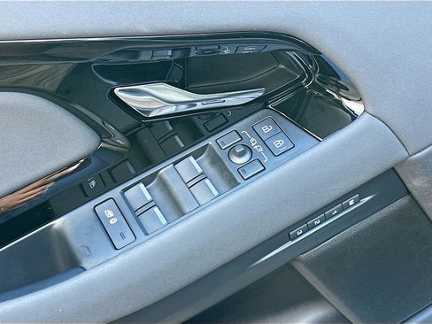 Used 2025 Land Rover Range Rover Evoque S image 15