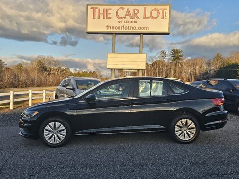 Used 2019 Volkswagen Jetta S image 2