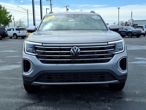 Used 2025 Volkswagen Atlas SE AWD/4WD image 2