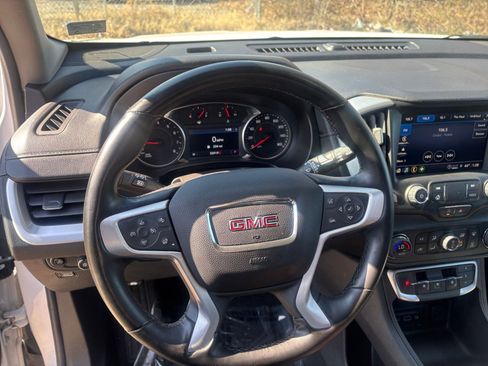 Used 2024 GMC Terrain SLT image 30