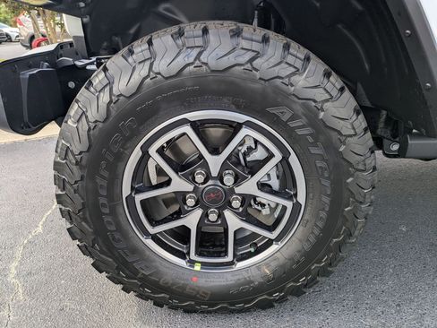 New 2025 Jeep Wrangler Rubicon w/ Technology Group image 9