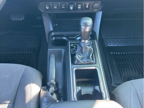 Used 2019 Toyota Tacoma TRD Sport image 18