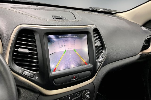 Used 2017 Jeep Cherokee Latitude w/ Comfort & Sound Group FWD image 15