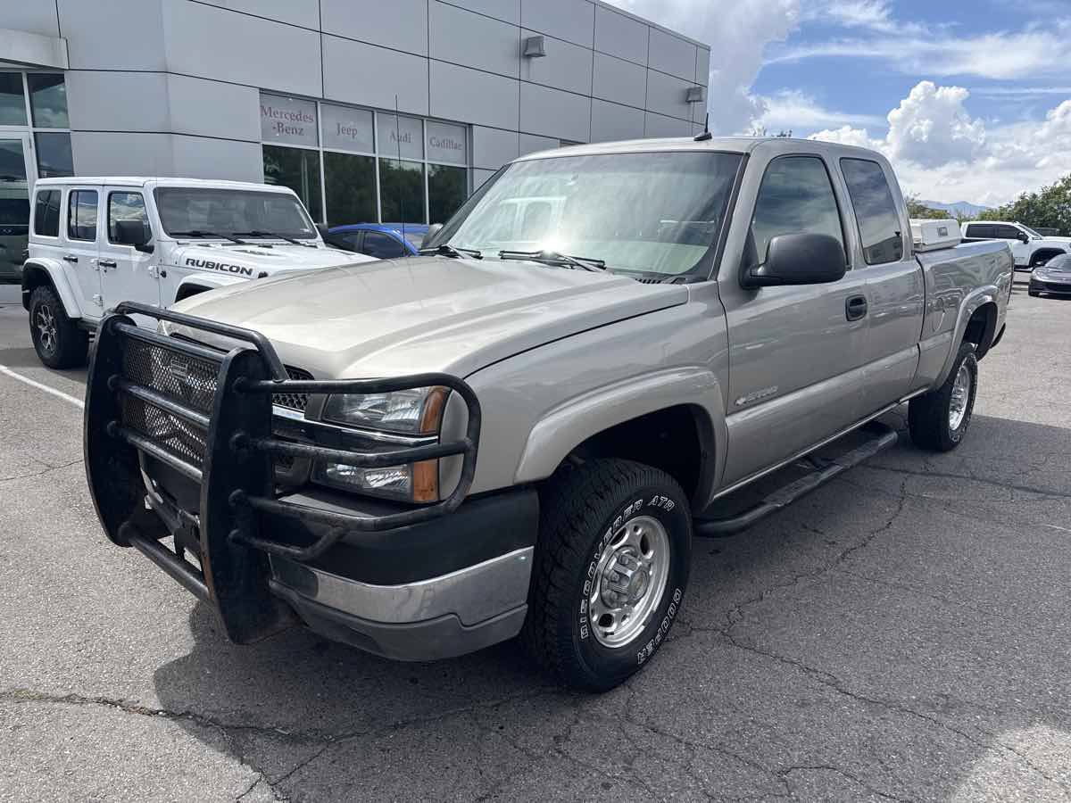 Used 2003 Chevrolet Silverado 2500 LT AWD/4WD image 2