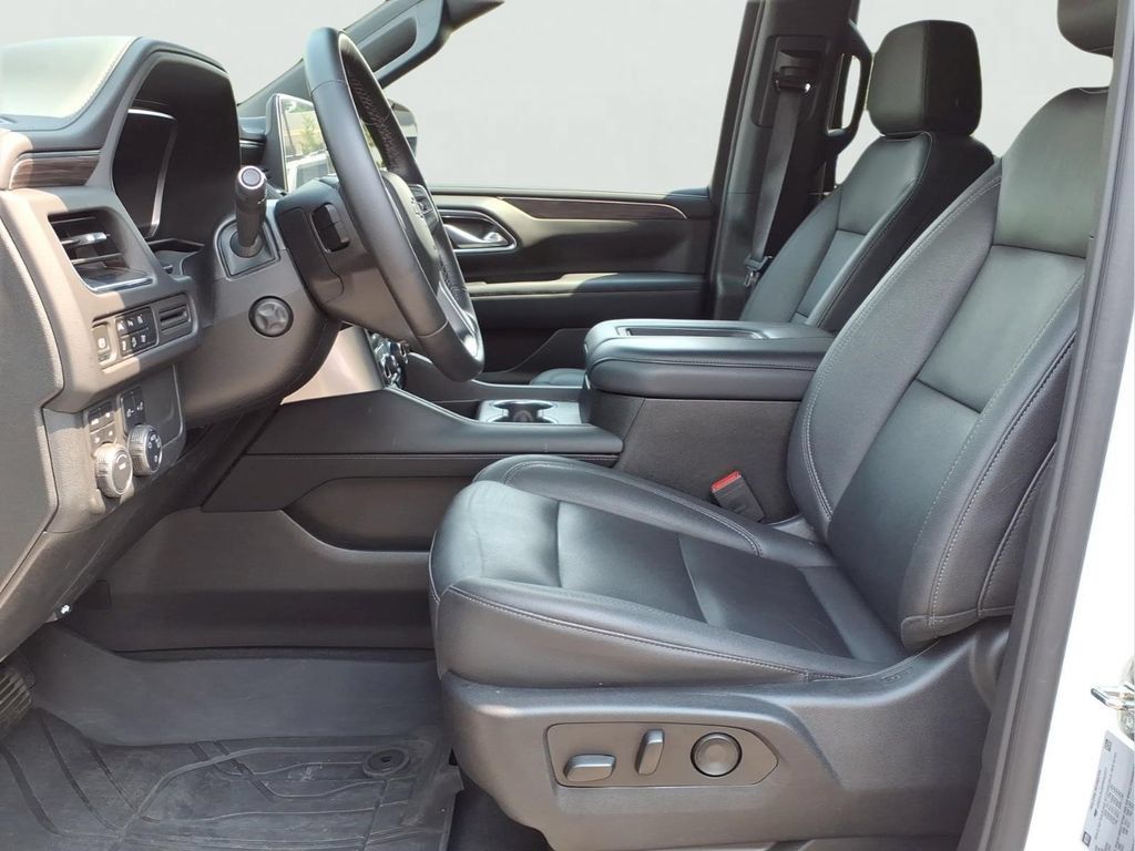 Certified 2023 Chevrolet Suburban Z71 w/ Luxury Package AWD/4WD image 15