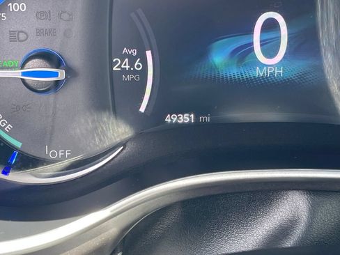 Used 2024 Chrysler Pacifica Limited FWD image 3
