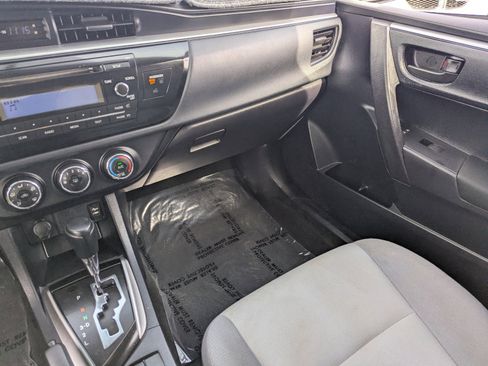 Used 2015 Toyota Corolla L image 17