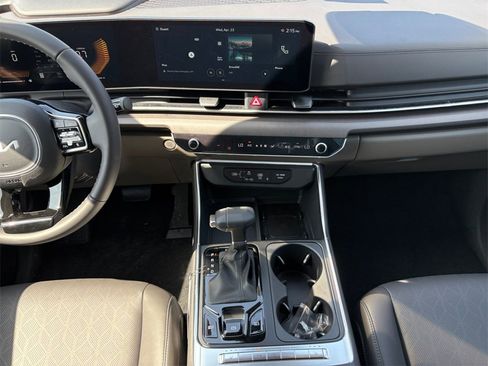 New 2025 Kia Carnival EX image 11