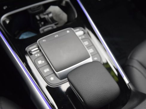 Used 2022 Mercedes-Benz GLB 250 4MATIC image 31