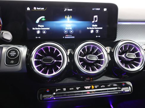 Used 2023 Mercedes-Benz GLB 250 4MATIC image 18