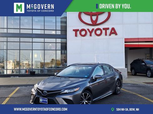 Used 2020 Toyota Camry SE image 1