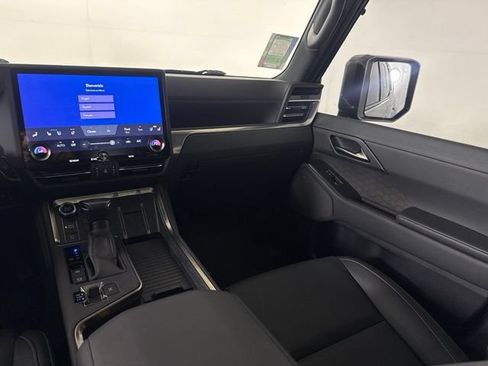 Used 2024 Lexus GX 550 w/ Cold Area Package AWD/4WD image 34
