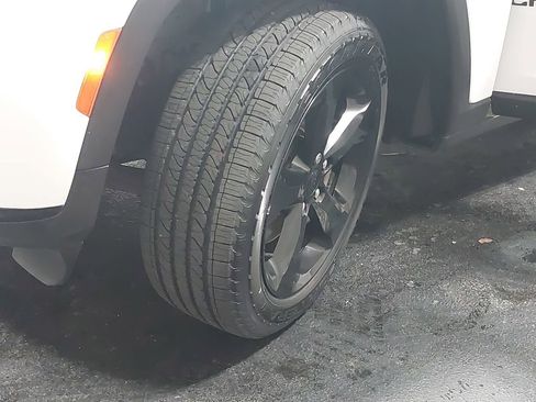 Used 2023 Jeep Grand Cherokee L Laredo image 35