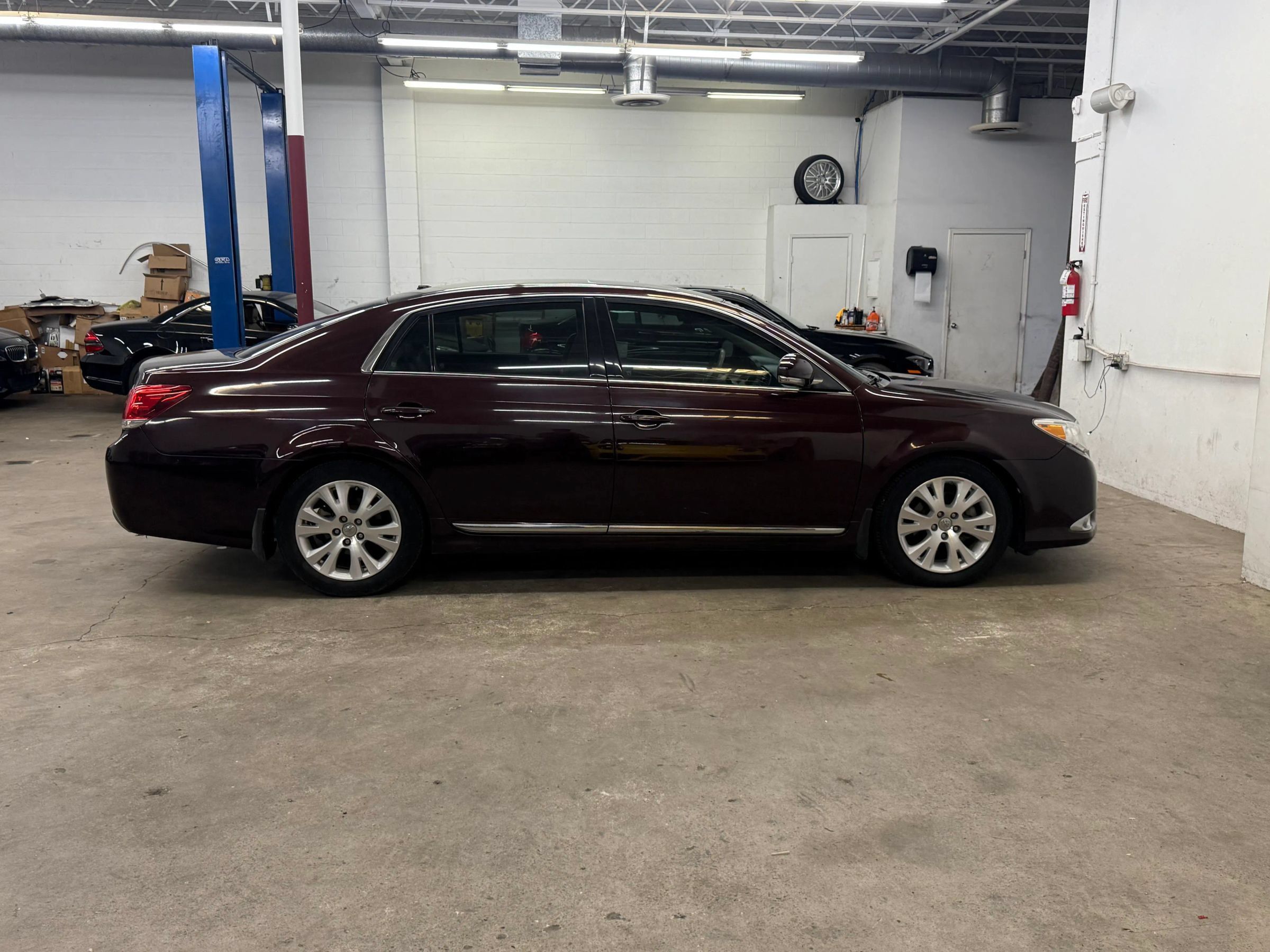 Used 2012 Toyota Avalon FWD image 7
