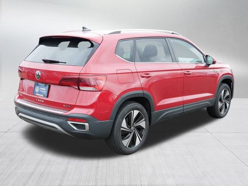 Certified 2024 Volkswagen Taos SE image 7