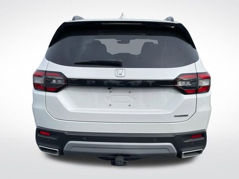 Used 2025 Honda Pilot Touring image 4