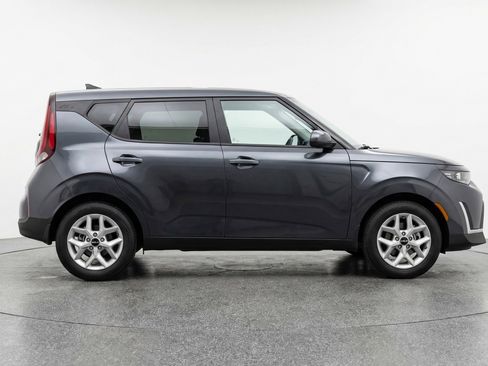 Used 2025 Kia Soul LX w/ LX Technology Package image 11