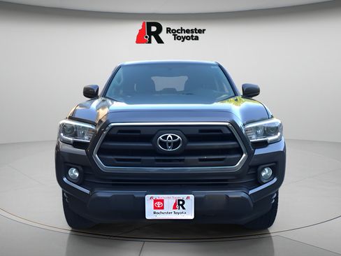 Used 2016 Toyota Tacoma SR5 w/ SR5 Appearance Package (SN) AWD/4WD image 2
