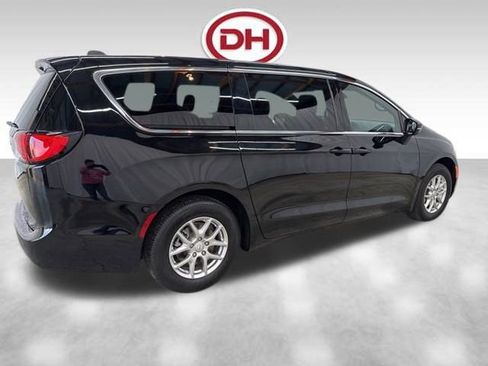 New 2026 Chrysler Voyager LX image 7