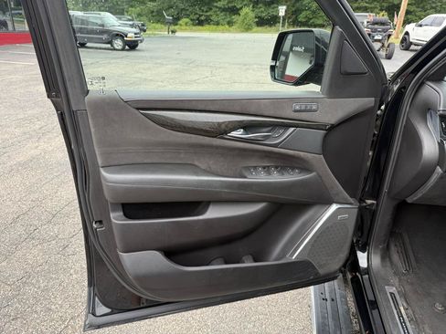 Used 2018 Cadillac Escalade Platinum AWD/4WD image 27