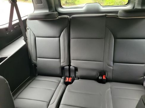 New 2025 Chevrolet Suburban Premier image 17