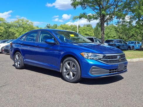 Certified 2023 Volkswagen Jetta SE w/ Panoramic Sunroof Package FWD image 1