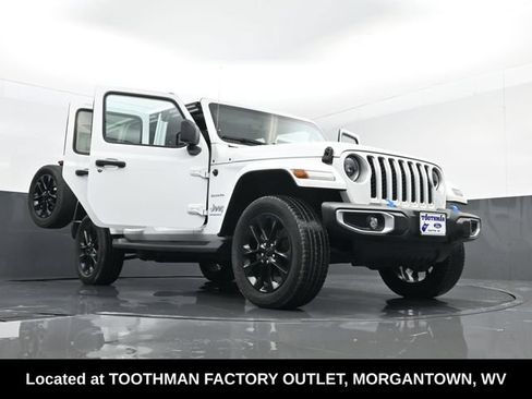 Used 2023 Jeep Wrangler Unlimited Sahara w/ Dual Top Group AWD/4WD image 34