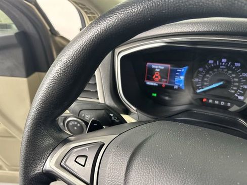 Used 2019 Ford Fusion SE FWD image 15