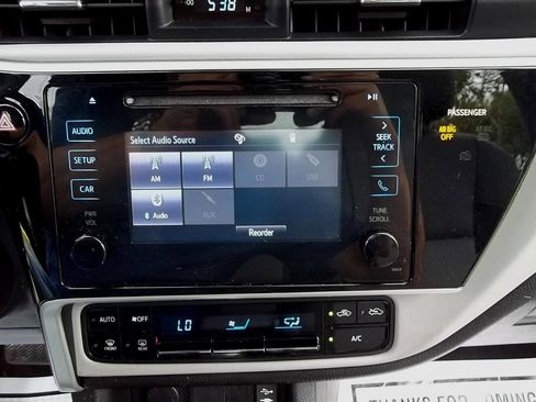 Used 2017 Toyota Corolla LE image 16