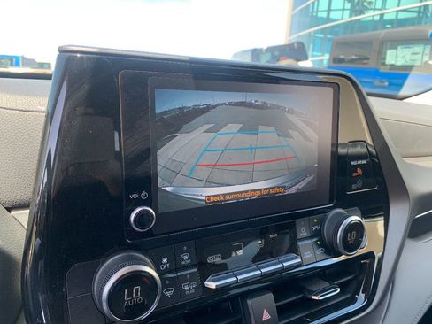 Used 2023 Toyota Highlander LE image 18