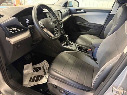 Used 2023 Volkswagen Taos SE FWD image 17