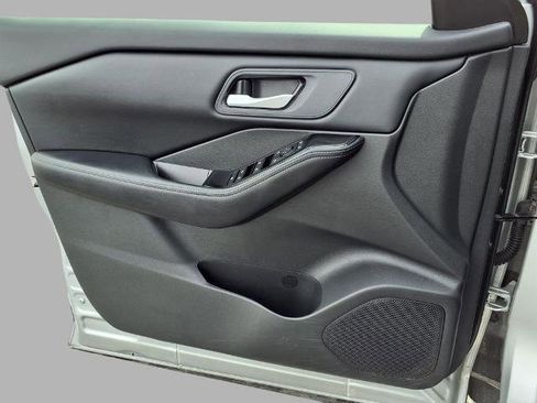 Certified 2025 Nissan Rogue SV AWD/4WD image 18