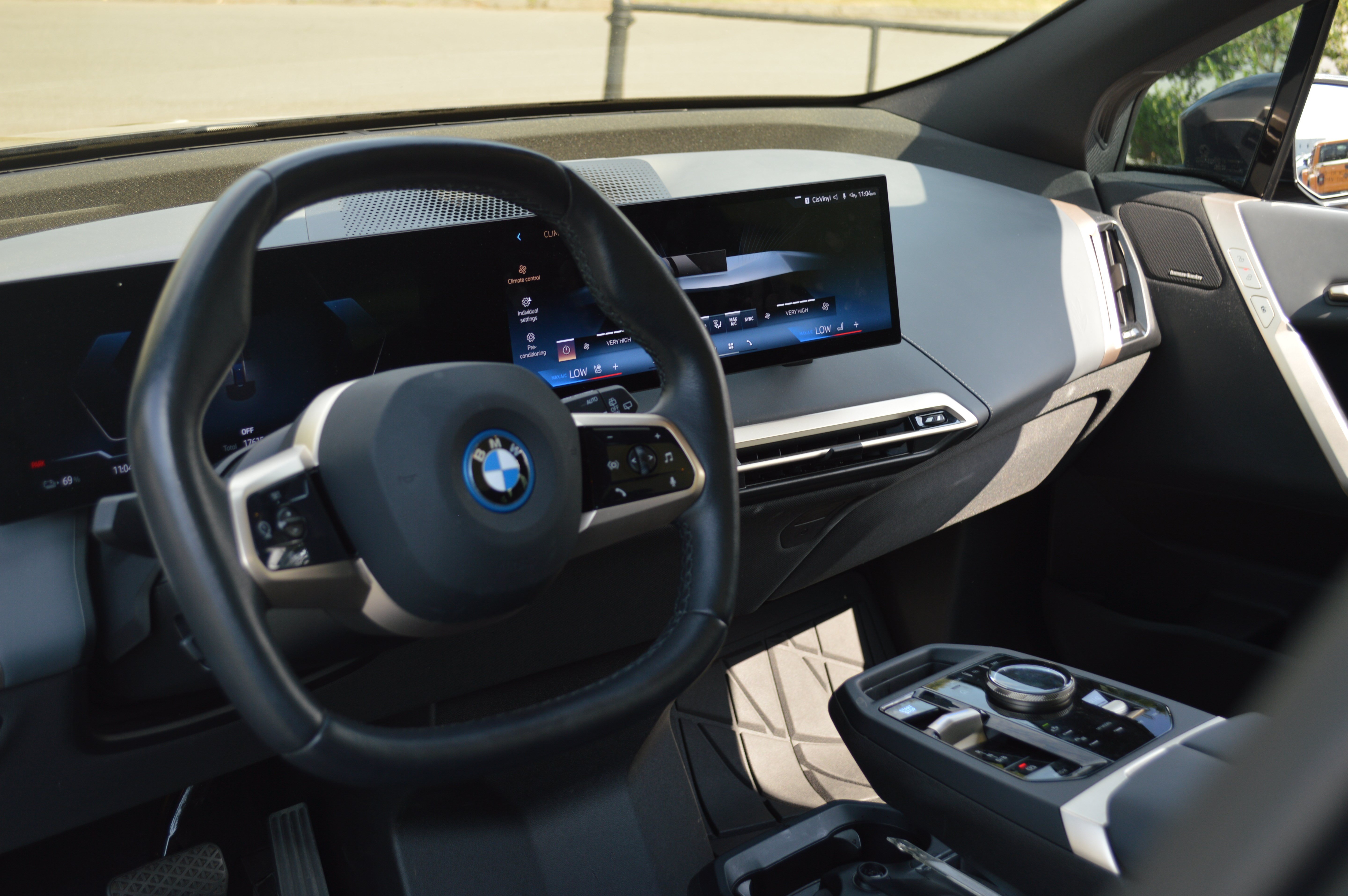 Certified 2024 BMW iX xDrive50 w/ Premium Package AWD/4WD image 19