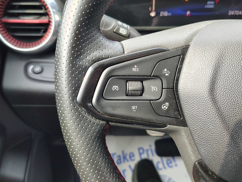 Certified 2024 Chevrolet Trax RS FWD image 23