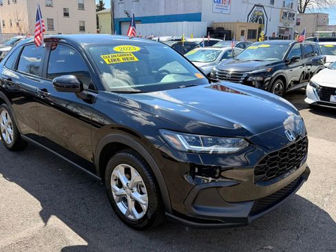 Used 2023 Honda HR-V LX image 2