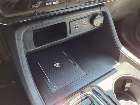 Used 2025 Honda Pilot EX-L image 12