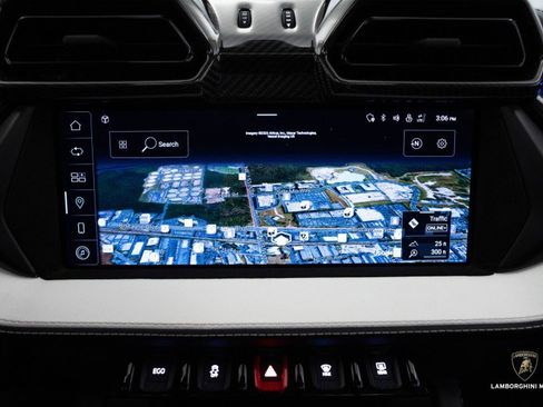 Used 2025 Lamborghini Urus SE image 56
