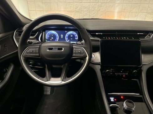 New 2025 Jeep Grand Cherokee L Limited image 23