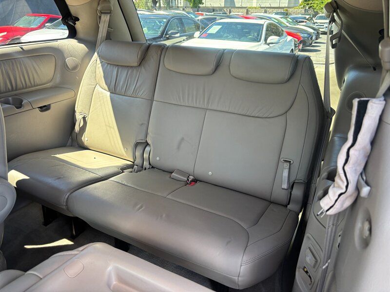 Used 2010 Toyota Sienna XLE FWD image 10