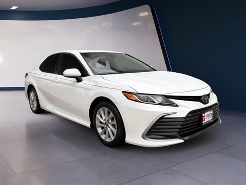 Used 2022 Toyota Camry LE image 7
