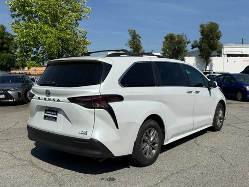 Used 2024 Toyota Sienna XLE w/ XLE Plus Package FWD image 7